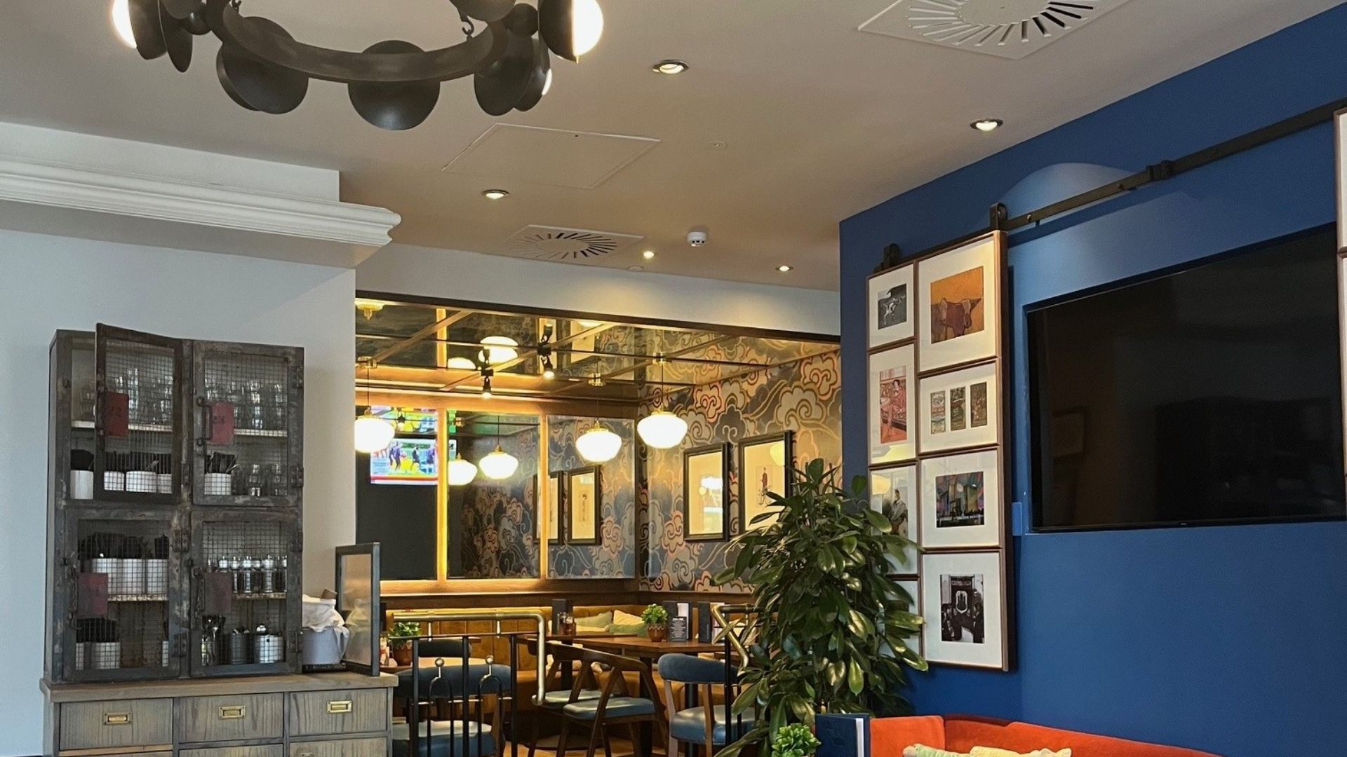 The Huxley (interior decoration)